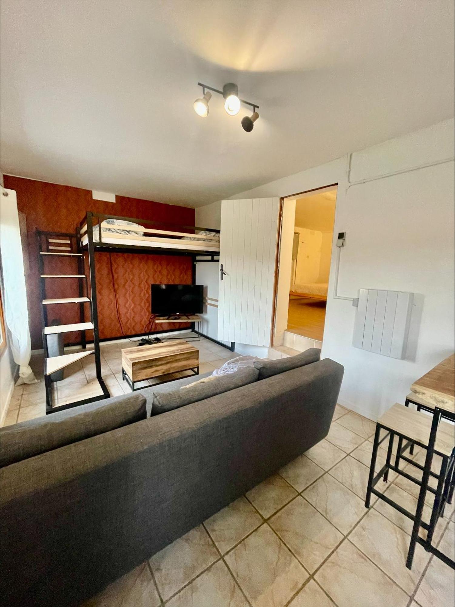 Logement En Rez De Jardin Guerard Екстер'єр фото